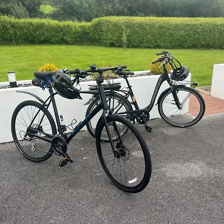 Дом отдыха Fisherman's Cottage, 3 Bedrooms, Wild Atlantic Way, Free Parking, Bike Hire Киллибегс